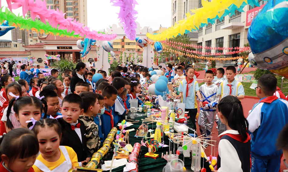 欢庆六一守护儿童健康成长,倾听儿童相伴成长幼儿园活动