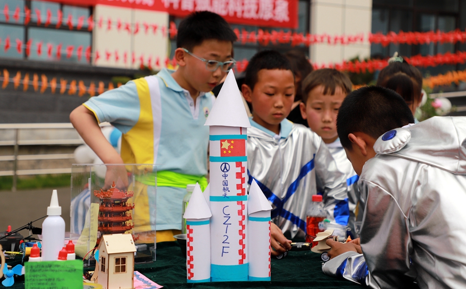 欢庆六一守护儿童健康成长,倾听儿童相伴成长六一节目