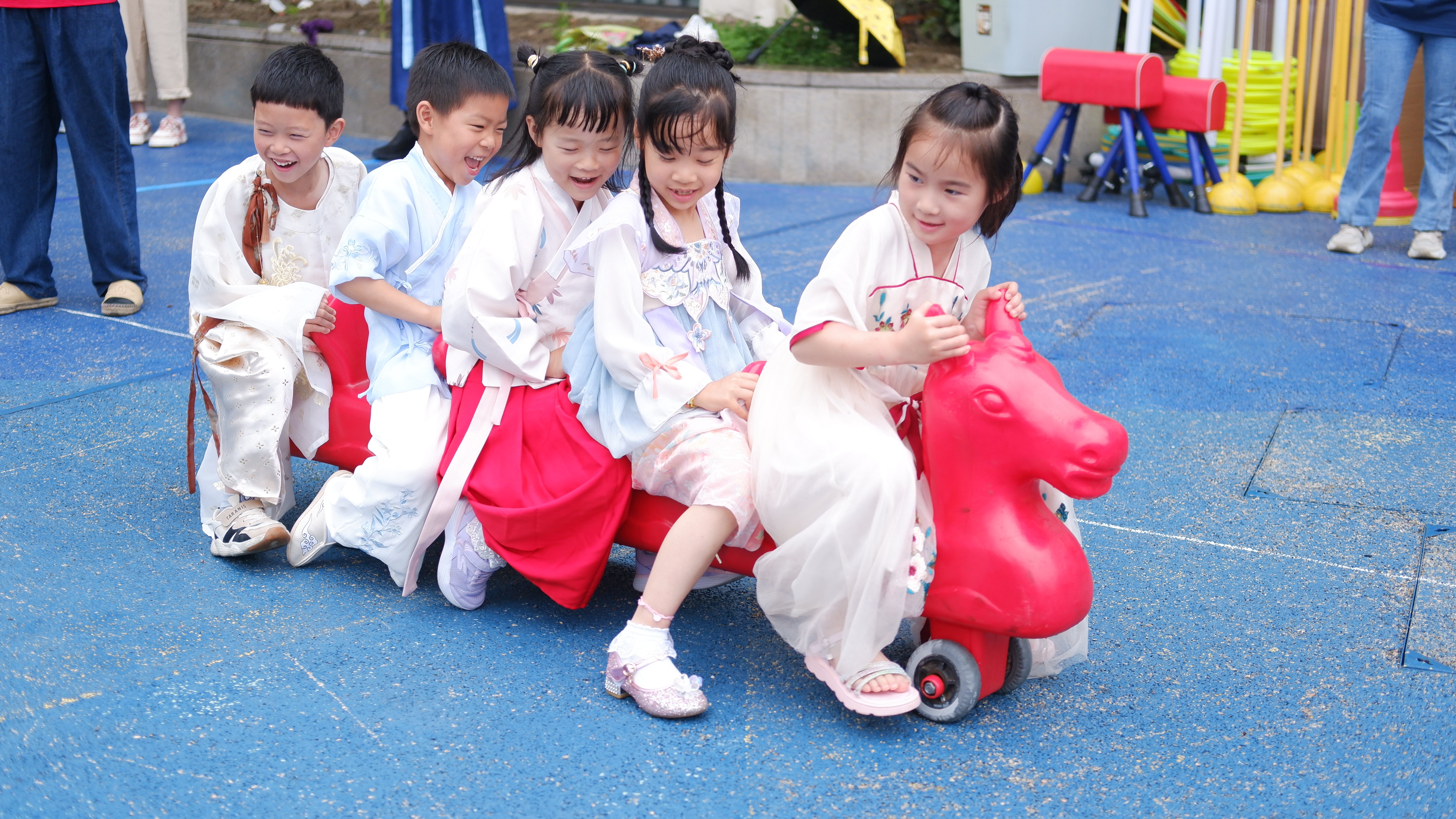 把运动馆搬进幼儿园,中国宋代汉服运动