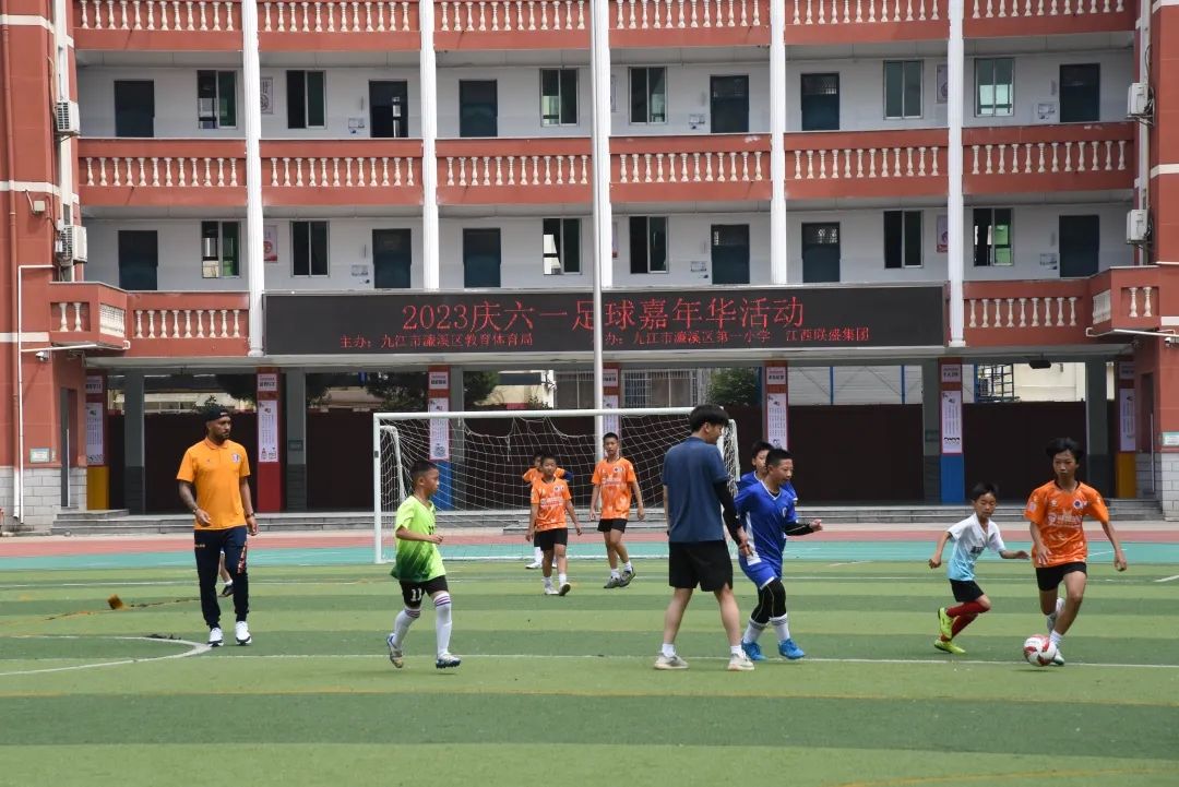 校园足球共同经历共同成长,校园足球共同经历一起成长