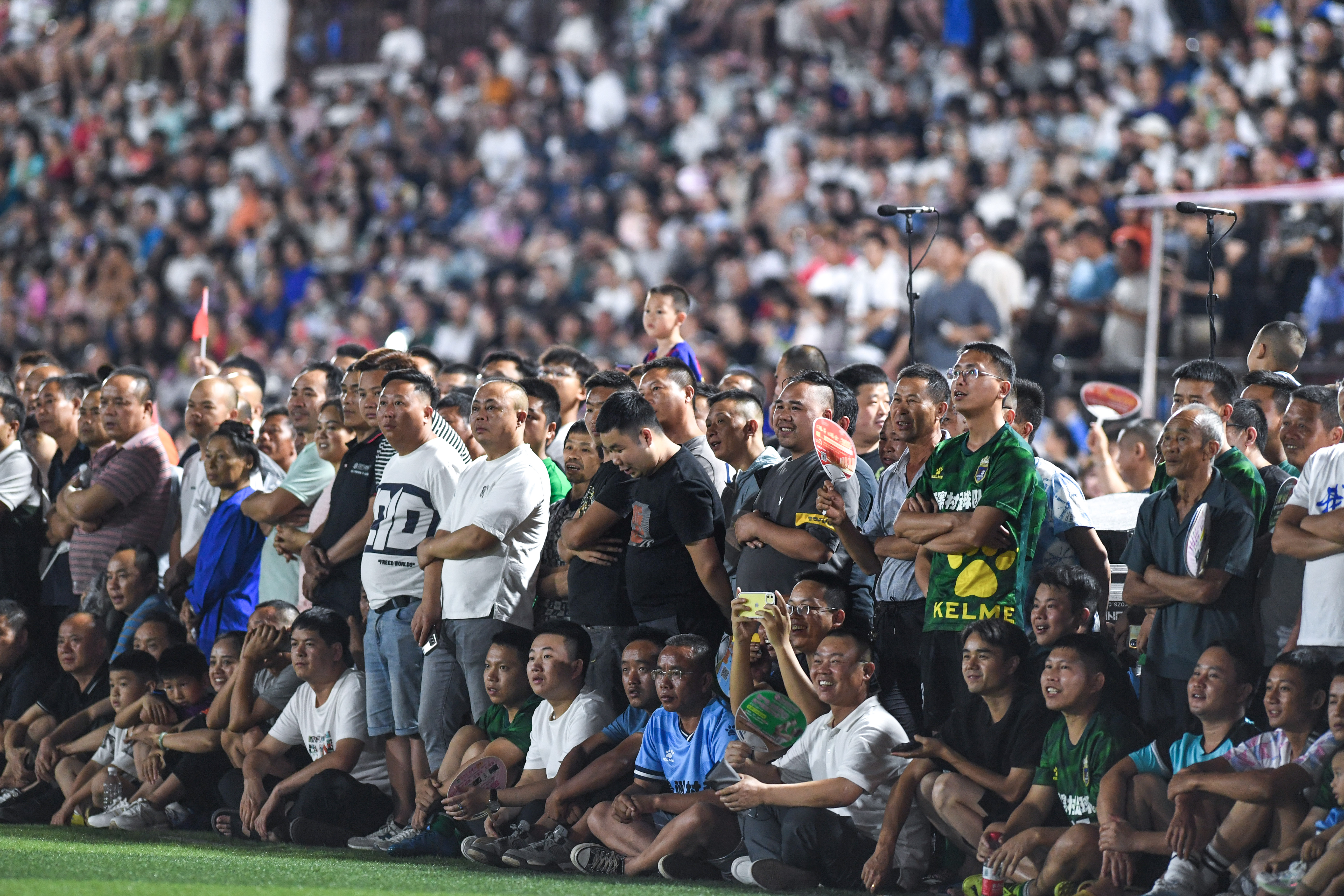 贵州村超足球夜现场直击,贵州村超点燃足球热情