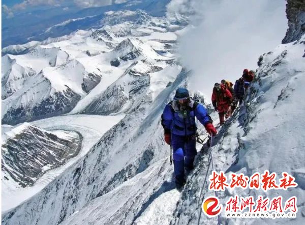 珠峰生死救援,珠峰救人真实视频