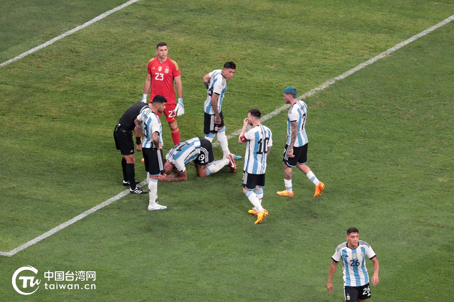 梅西闪击阿根廷半场1-0领先,梅西在阿根廷的霸气时刻