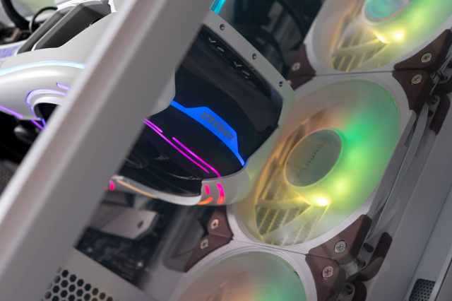 不惜堆料的旗舰“芯”王，索泰GeForceRTX4090PGFOC显卡评测