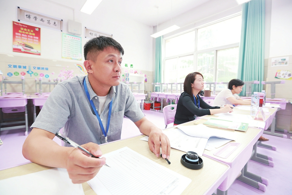 全市首创一场新型“期末考试”在高新区上演学生紧张又兴奋“1+X”学科技能测试如同开盲盒