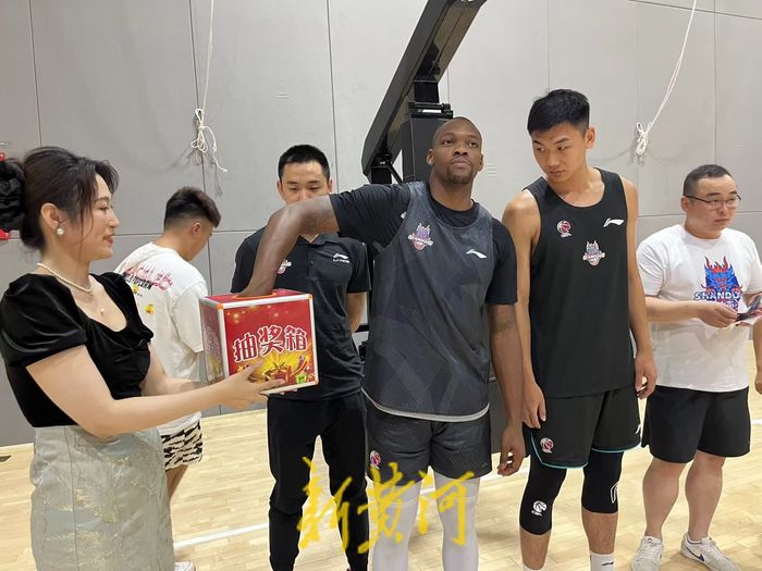 高诗岩陶汉林续约山东男篮,这就是灌篮山东队vs追梦队陶汉林