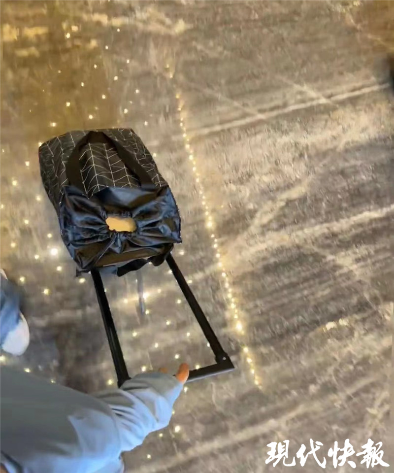 实用不讲究，90后拉着买菜车去旅行