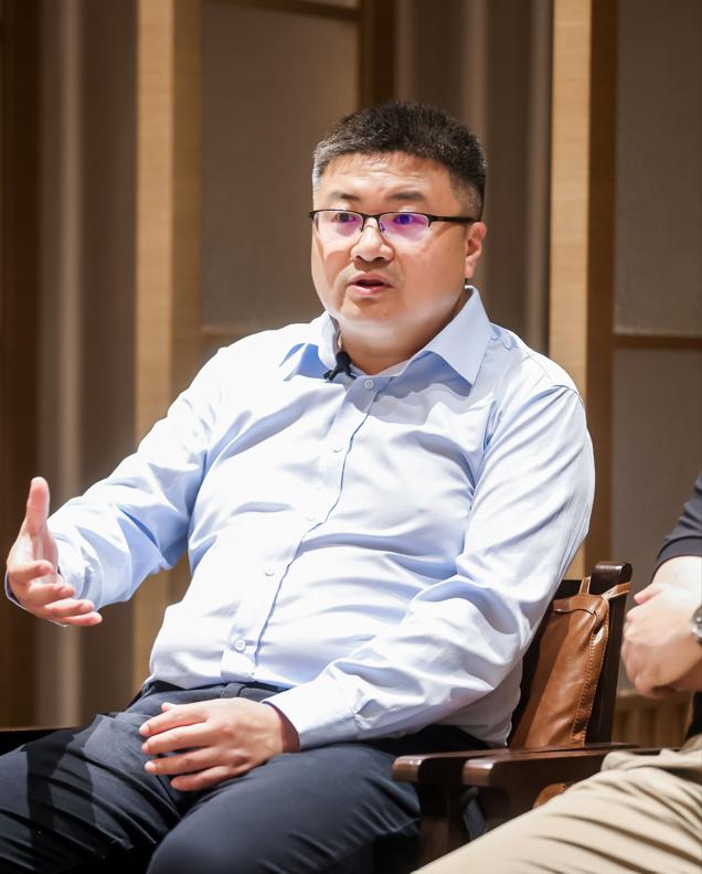 WAIC财经下午茶：AI大模型发展风起云涌技术进步与安全伦理并重而行|直击WAIC2023