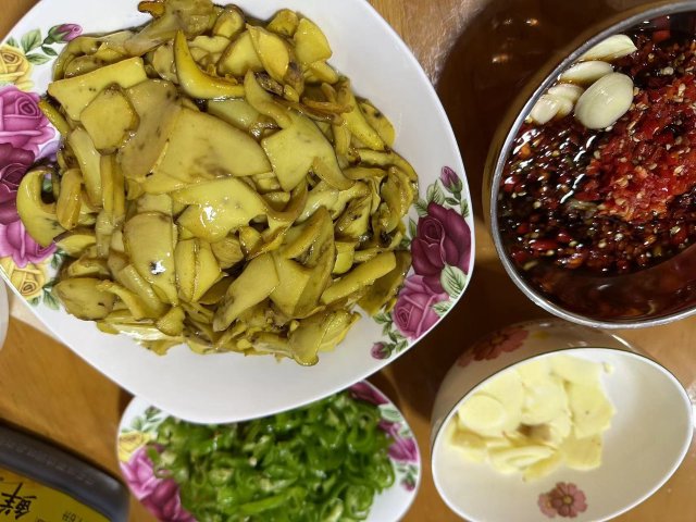 开屏策划｜上哪找菌、怎么识菌？云南捡菌“老司机”这样说→