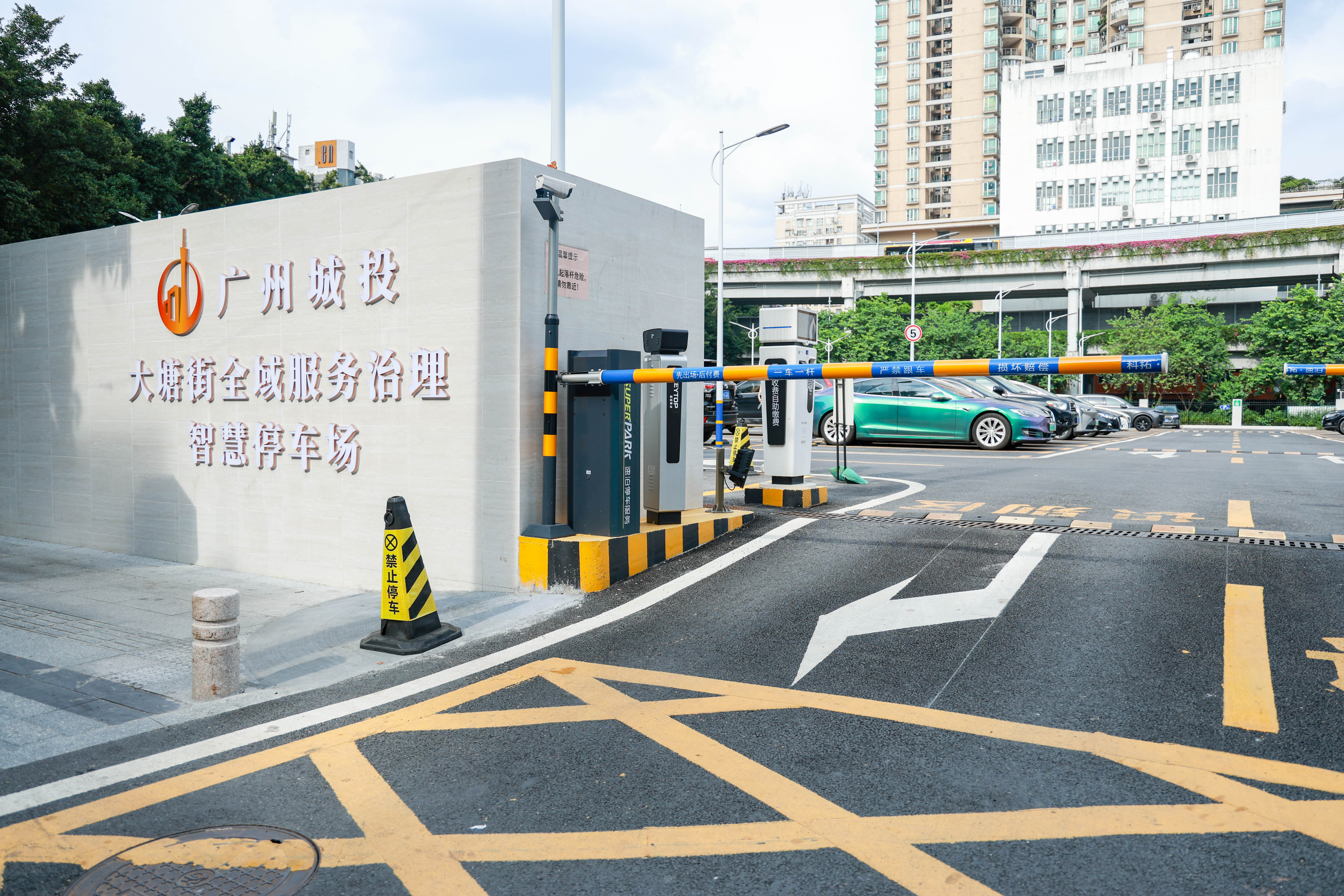 管理变服务，越秀无物管小区有了“区域大管家”