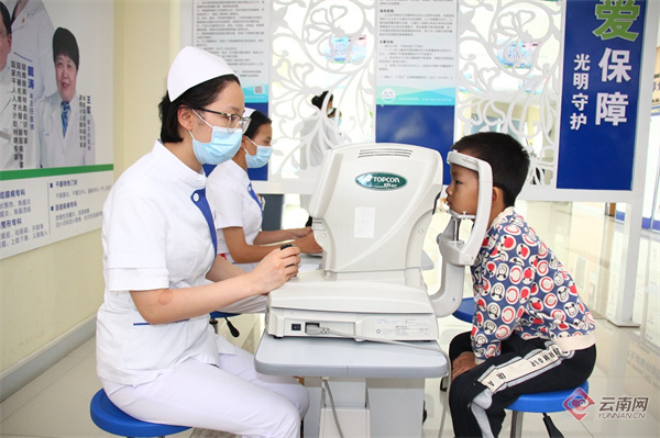 蒙自市在红河州率先启动低视力儿童康复项目