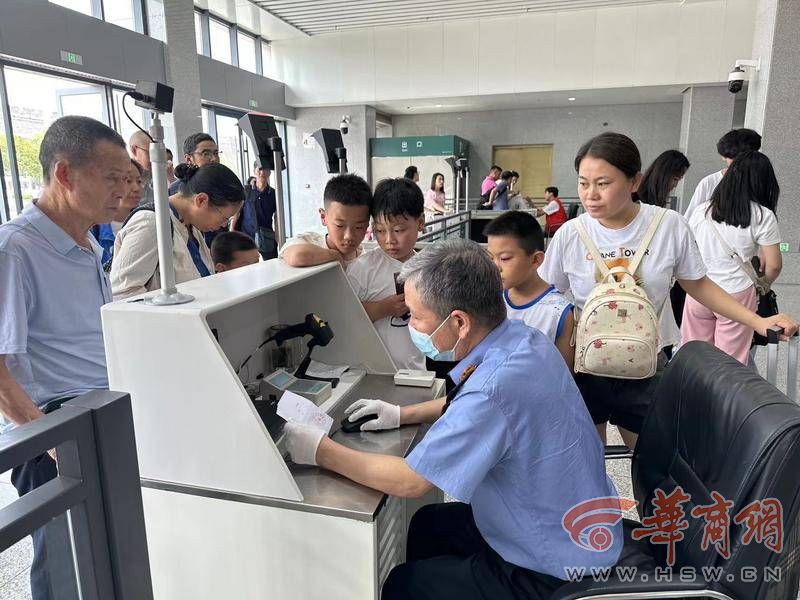 新规小孩坐火车需要买票吗,儿童坐火车办理临时身份证怎么办