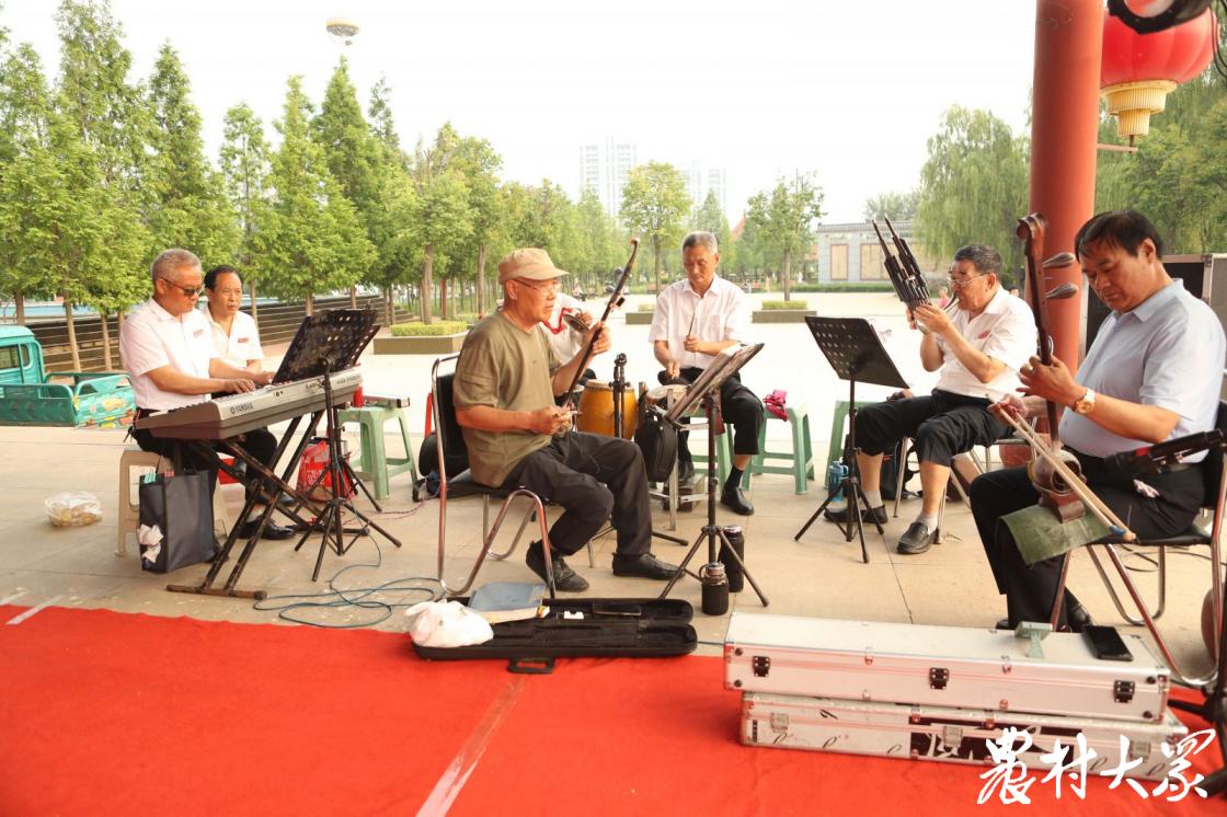 乡下唱大戏人山人海,乡村戏班热闹