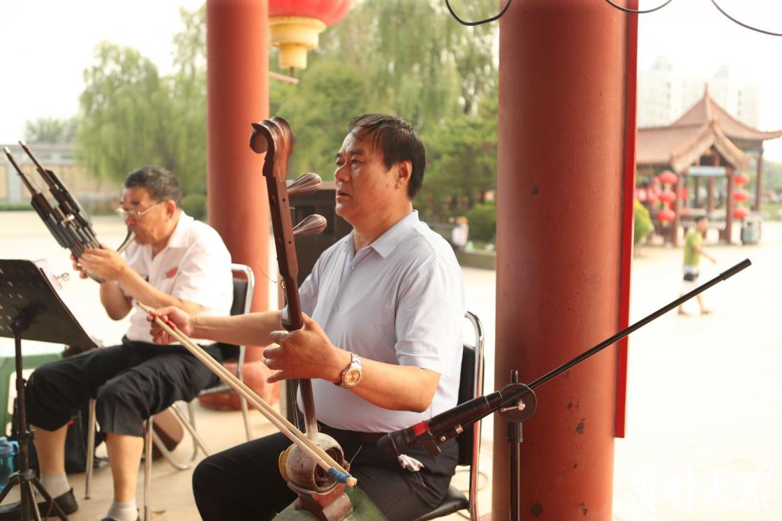 乡下唱大戏人山人海,乡村戏班热闹