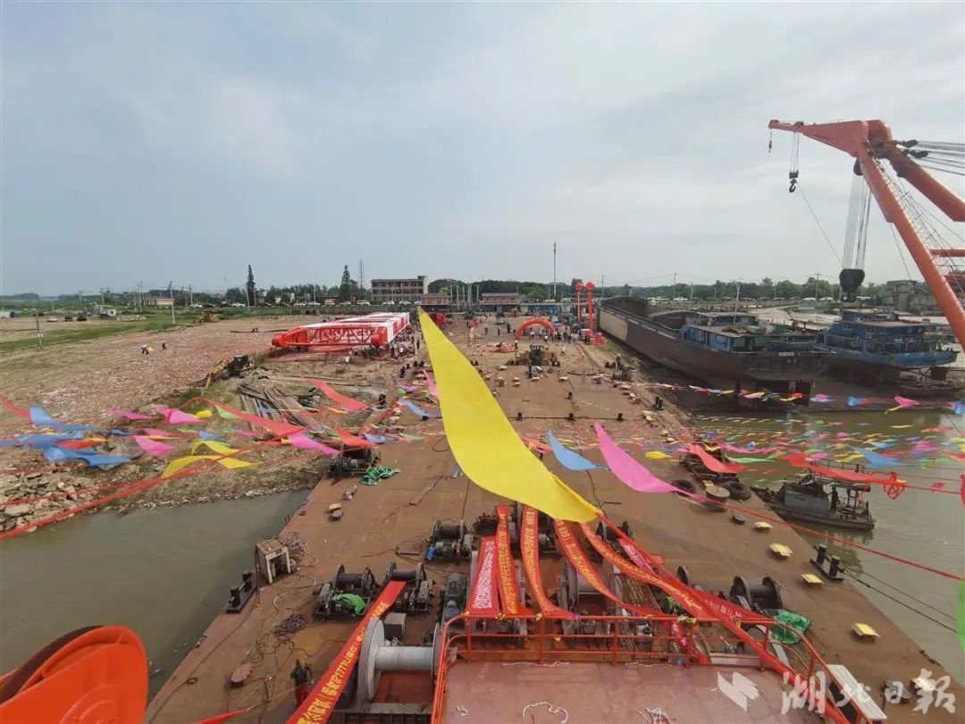 黄冈这艘造价2300万的起重船,船主竟然是......