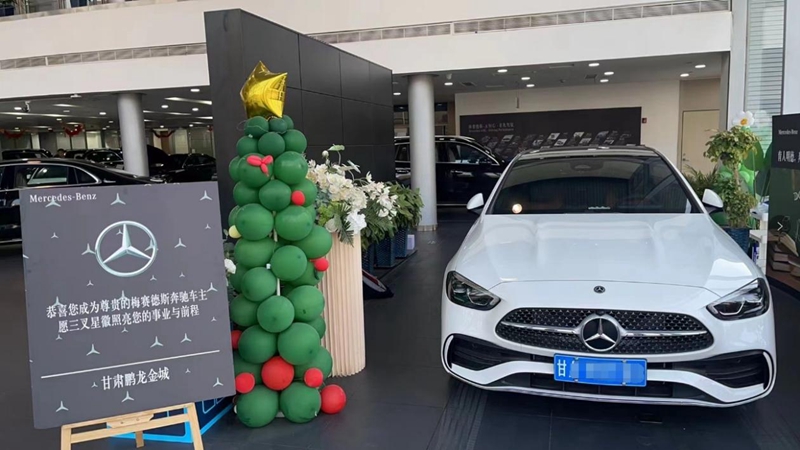 奔驰c260l急刹车发动机指示灯亮起,奔驰c260l加完油显示发动机黄灯