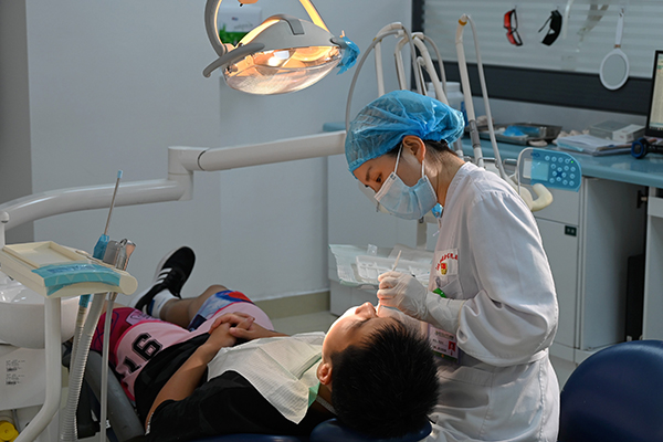 勇担健康使命，铸就时代新功——湖南医药学院总医院评选出第六届“十佳医生”