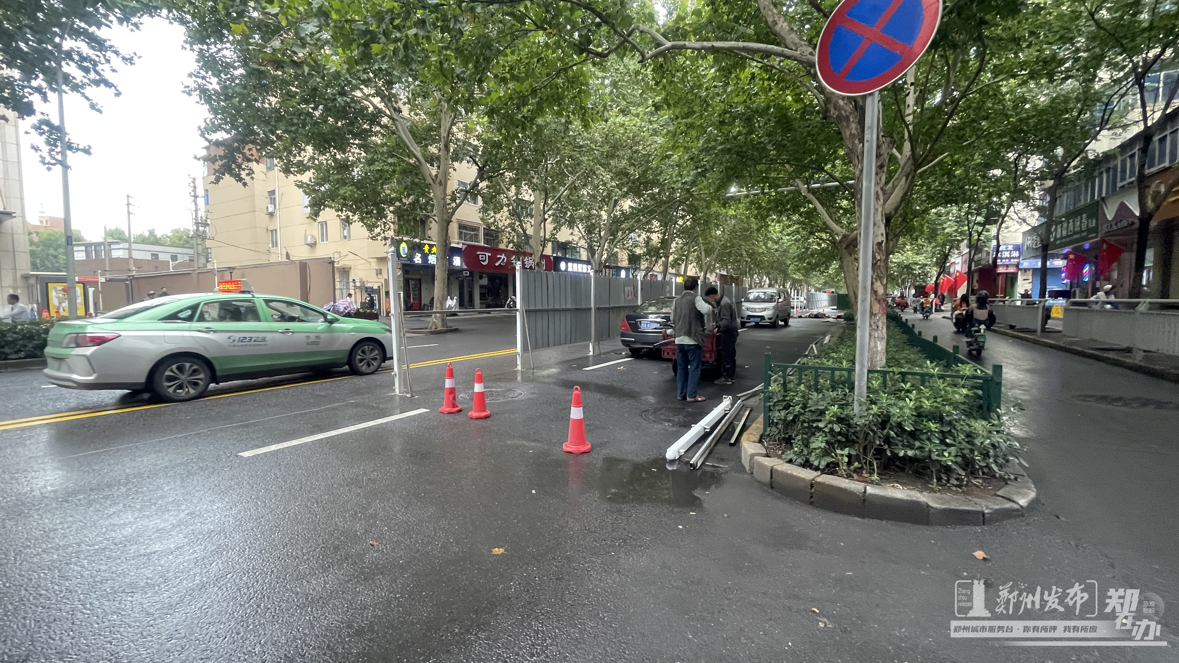 棉纺路围而不修?施工方:分期施工