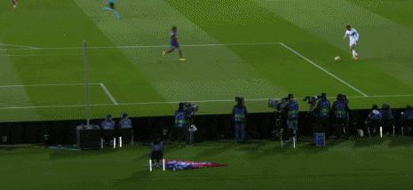 巴黎2-3不敌巴塞罗那登贝莱庆祝,巴黎vs巴萨2-3登贝莱