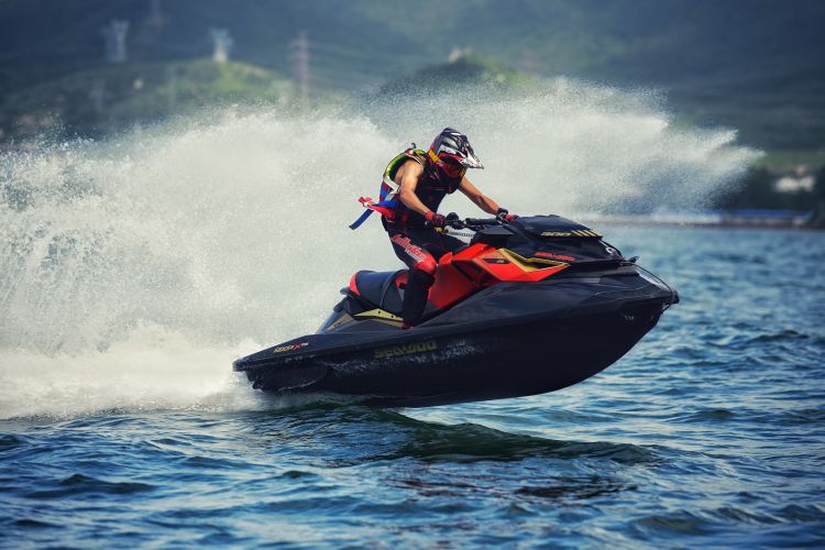 广东哪里有摩托艇驾照考,考摩托艇驾照怎么考