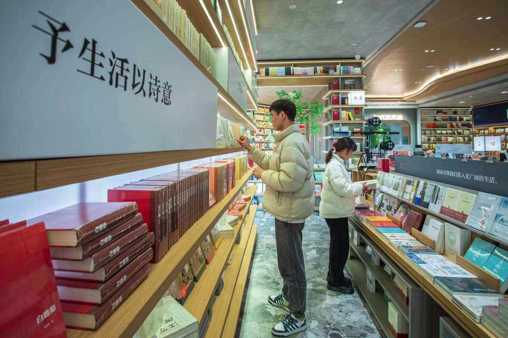 书香郑州再添新店！郑州购书中心建业凯旋店周日开业：3600平方米开放空间打造郑州首家360度全景花园书店