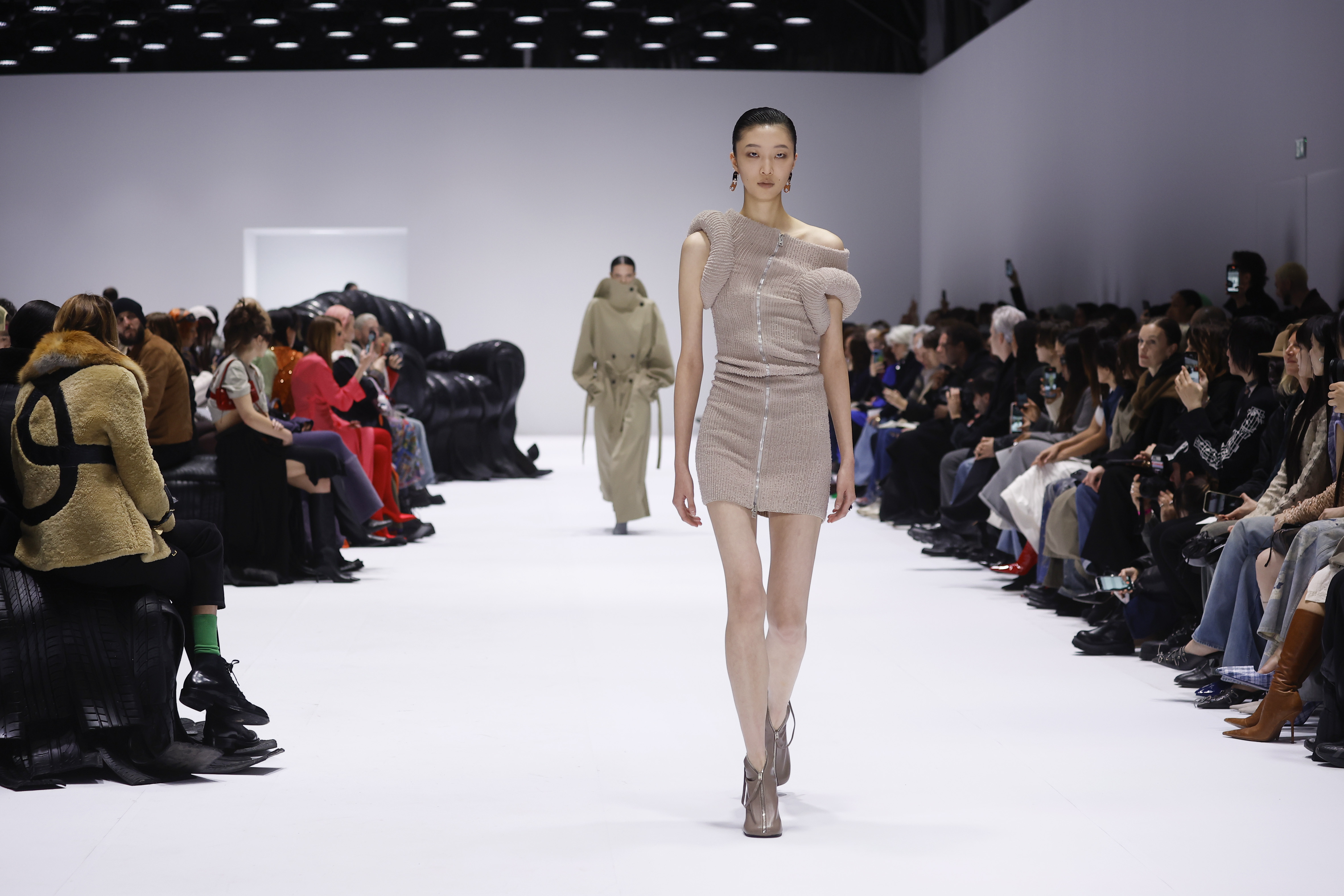 巴黎时装周acnestudios时间,国际奢侈品牌时装秀